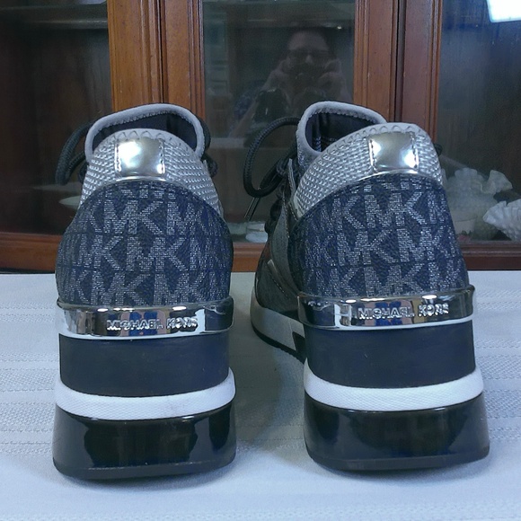 EC Michael Kors Liv Logo Signature Metalic Trainer Sneakers Size Womens 9.5 - Picture 4 of 10